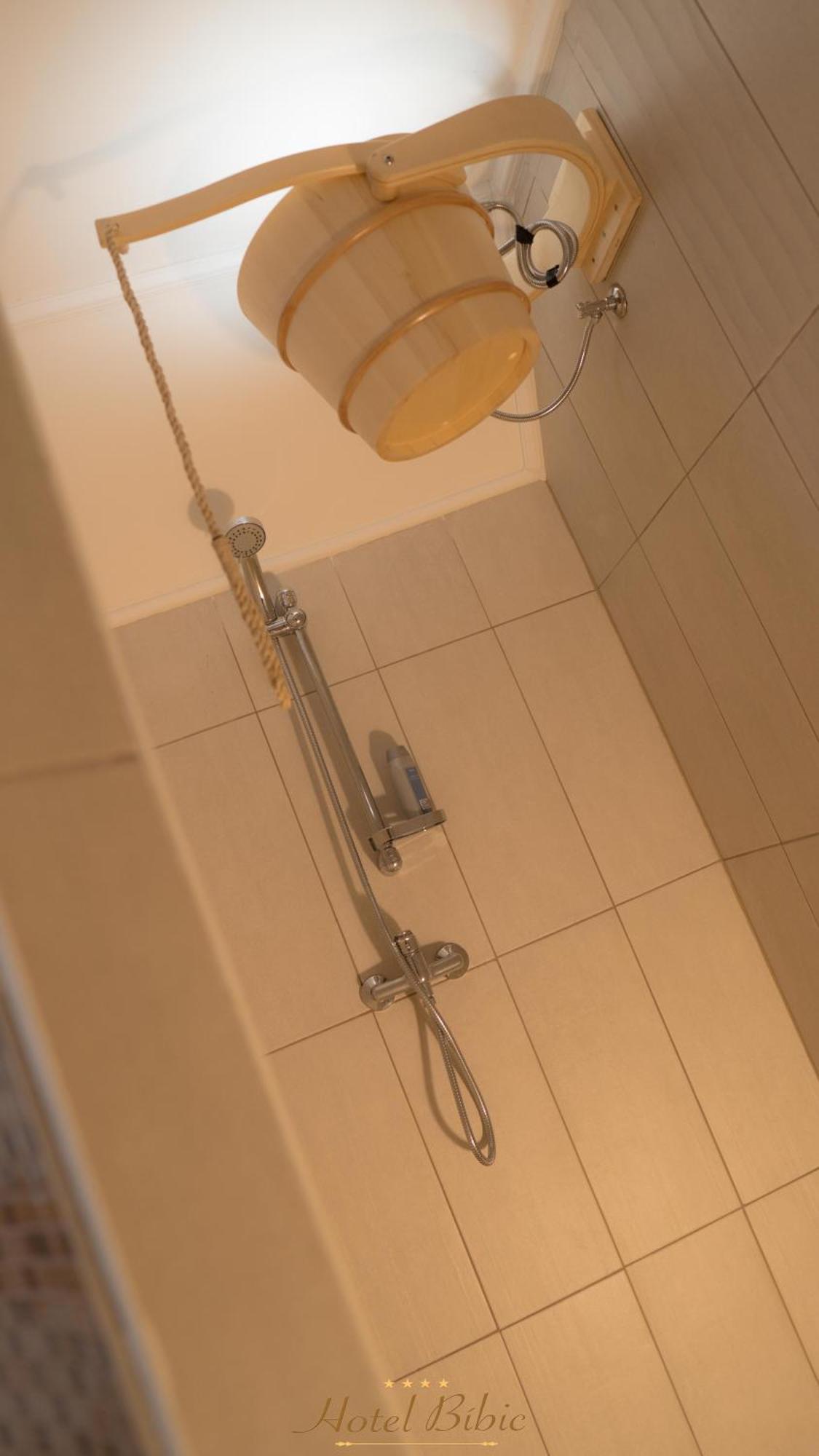 Hotel Bibic Es Tueskevar Etterem Es Horgaszto Nyiregyhaza Bagian luar foto