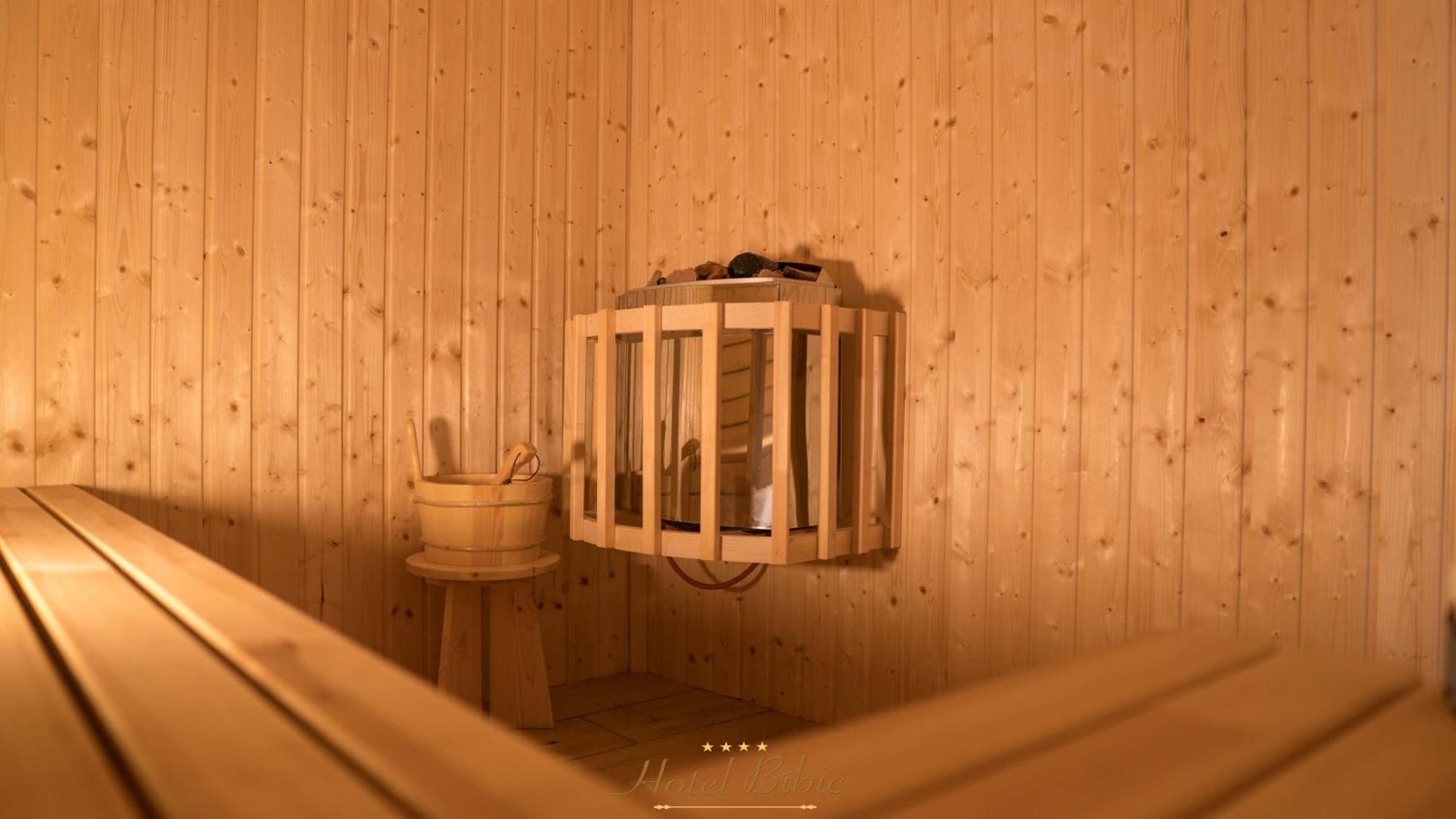 Hotel Bibic Es Tueskevar Etterem Es Horgaszto Nyiregyhaza Bagian luar foto