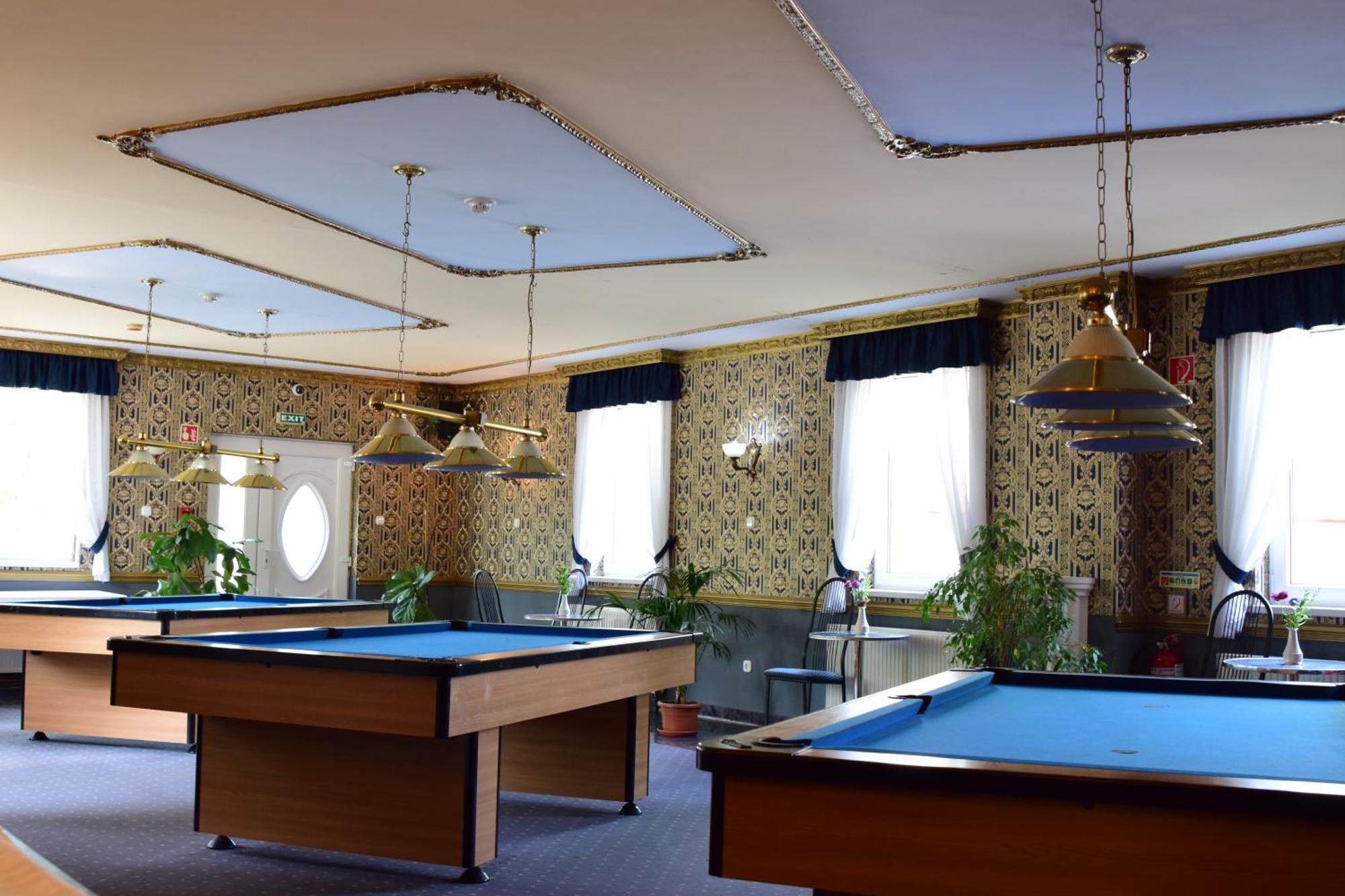 Hotel Bibic Es Tueskevar Etterem Es Horgaszto Nyiregyhaza Bagian luar foto
