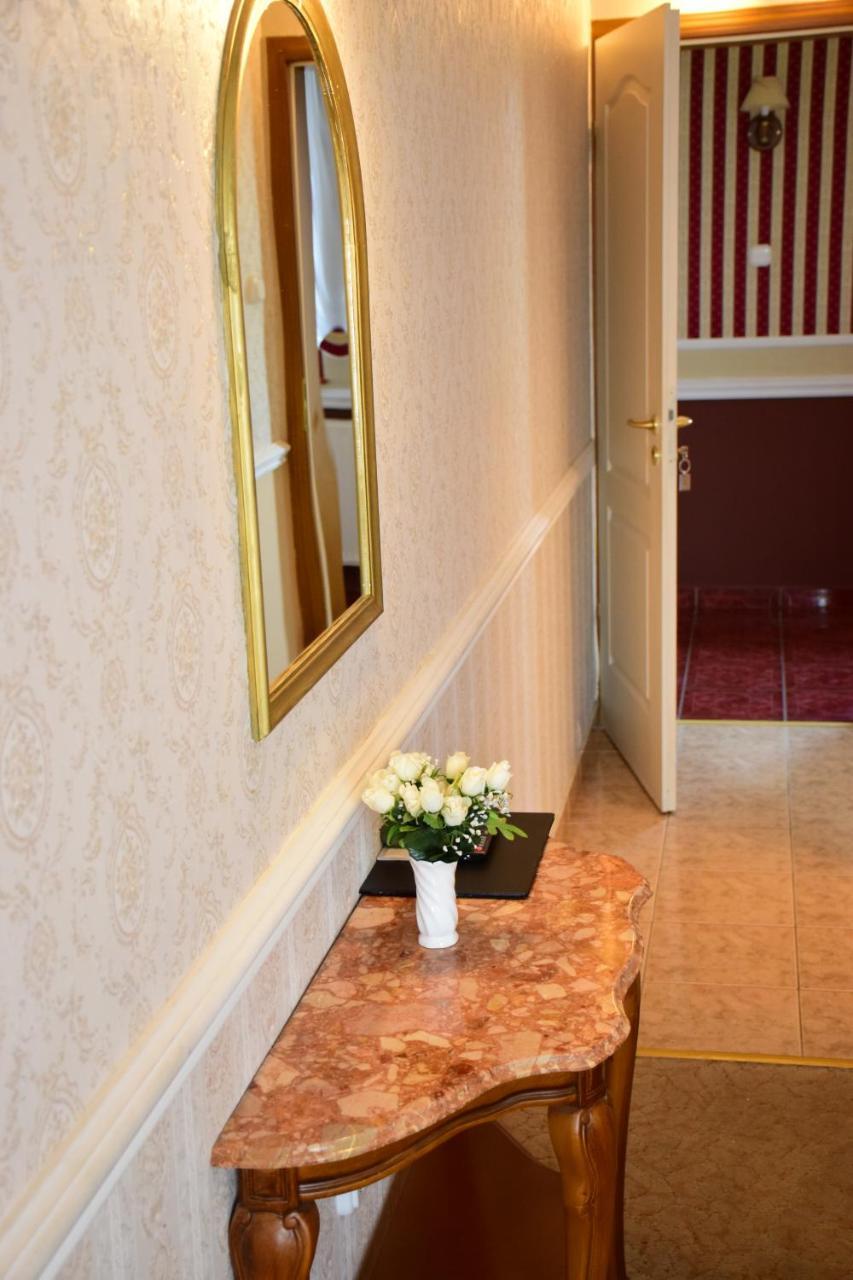 Hotel Bibic Es Tueskevar Etterem Es Horgaszto Nyiregyhaza Bagian luar foto