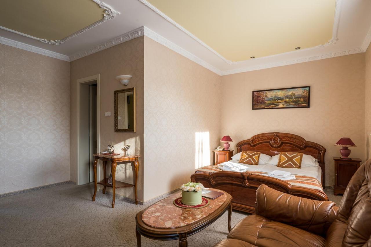 Hotel Bibic Es Tueskevar Etterem Es Horgaszto Nyiregyhaza Bagian luar foto