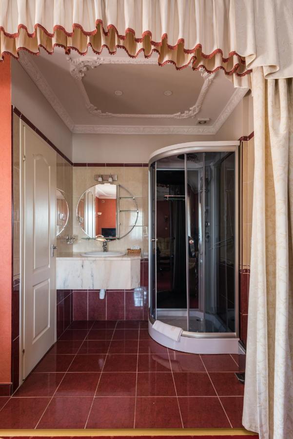 Hotel Bibic Es Tueskevar Etterem Es Horgaszto Nyiregyhaza Bagian luar foto
