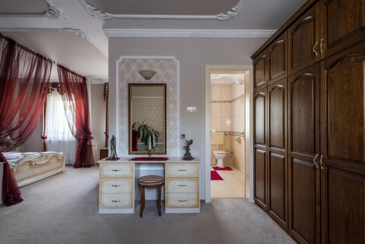 Hotel Bibic Es Tueskevar Etterem Es Horgaszto Nyiregyhaza Bagian luar foto