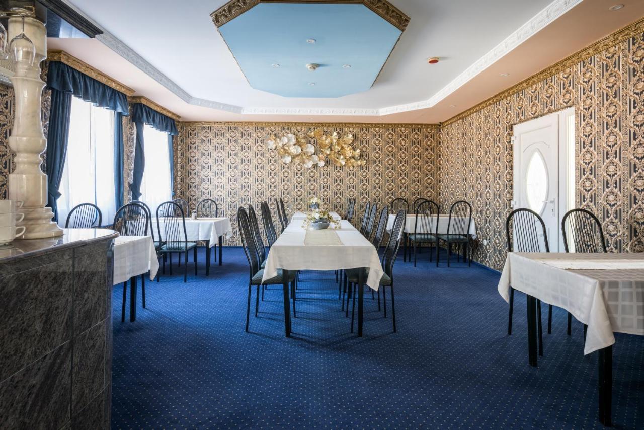 Hotel Bibic Es Tueskevar Etterem Es Horgaszto Nyiregyhaza Bagian luar foto