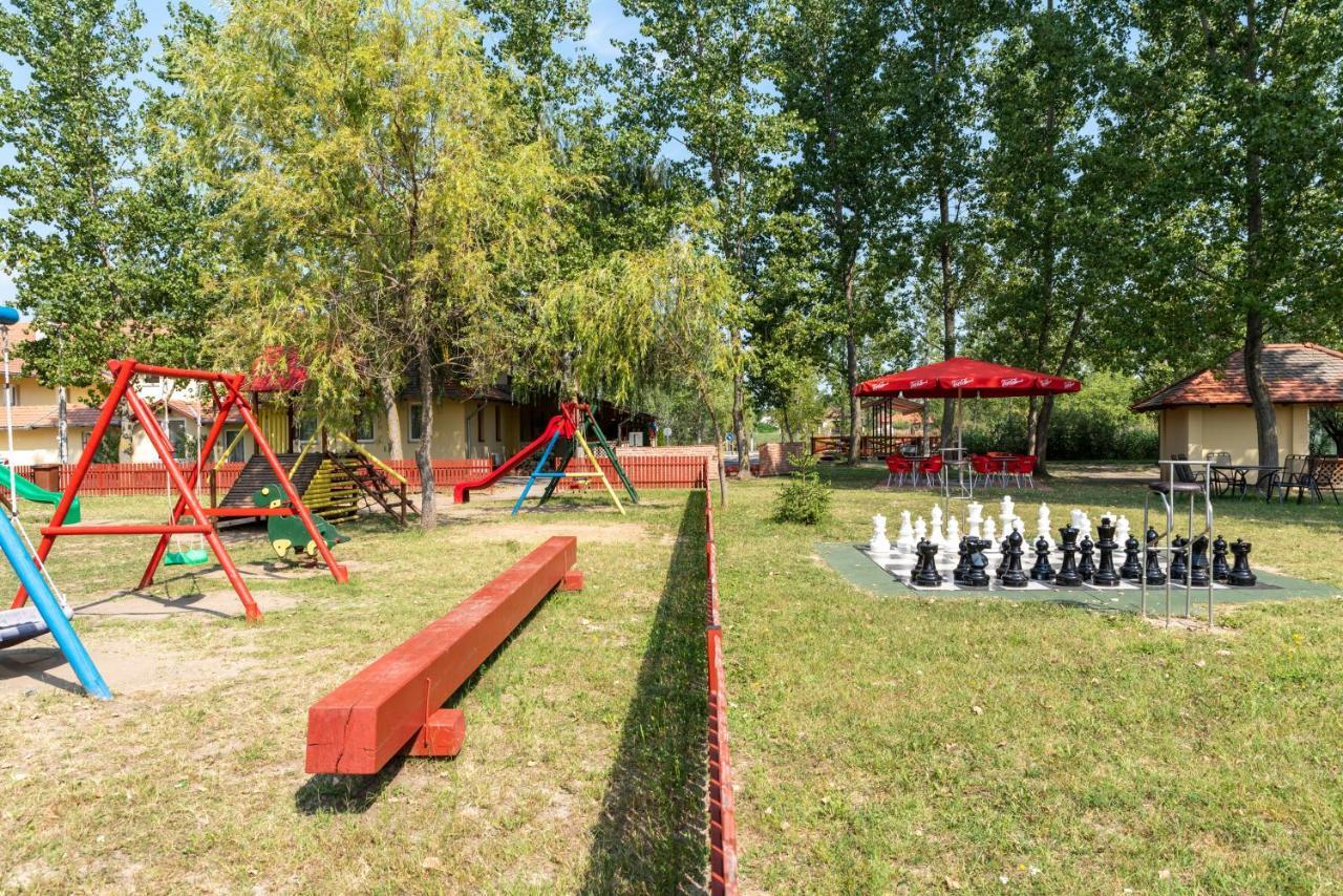 Hotel Bibic Es Tueskevar Etterem Es Horgaszto Nyiregyhaza Bagian luar foto