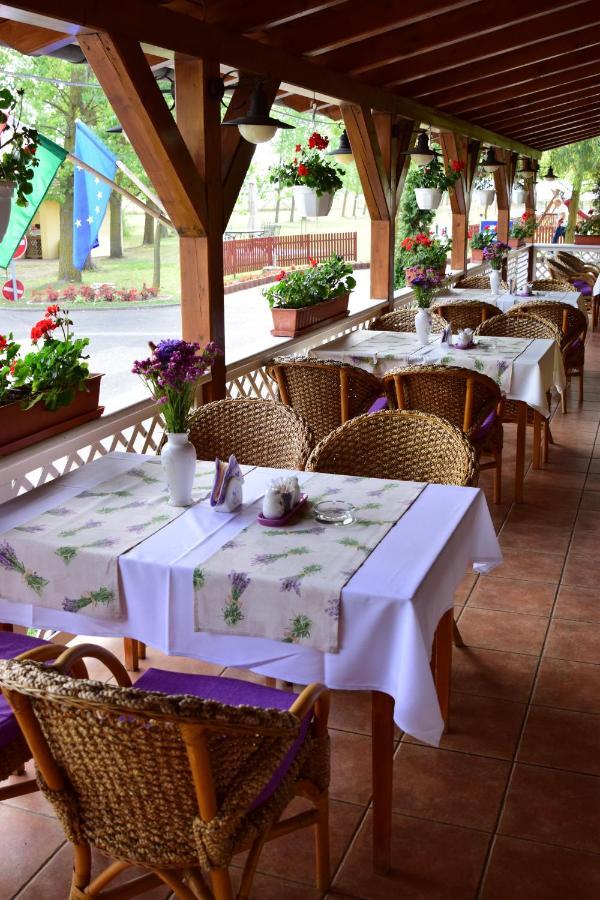 Hotel Bibic Es Tueskevar Etterem Es Horgaszto Nyiregyhaza Bagian luar foto