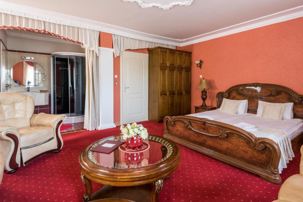 Hotel Bibic Es Tueskevar Etterem Es Horgaszto Nyiregyhaza Bagian luar foto